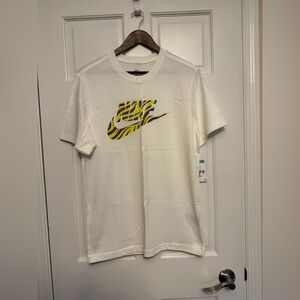 Nike Men’s White and Yellow Graphic Tee